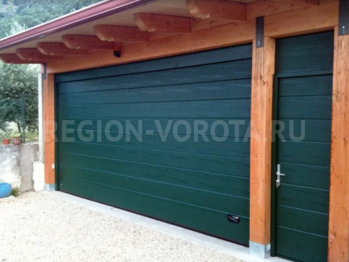 Зеленые гаражные подъемные ворота Doorhan RSD-01 3500х2000